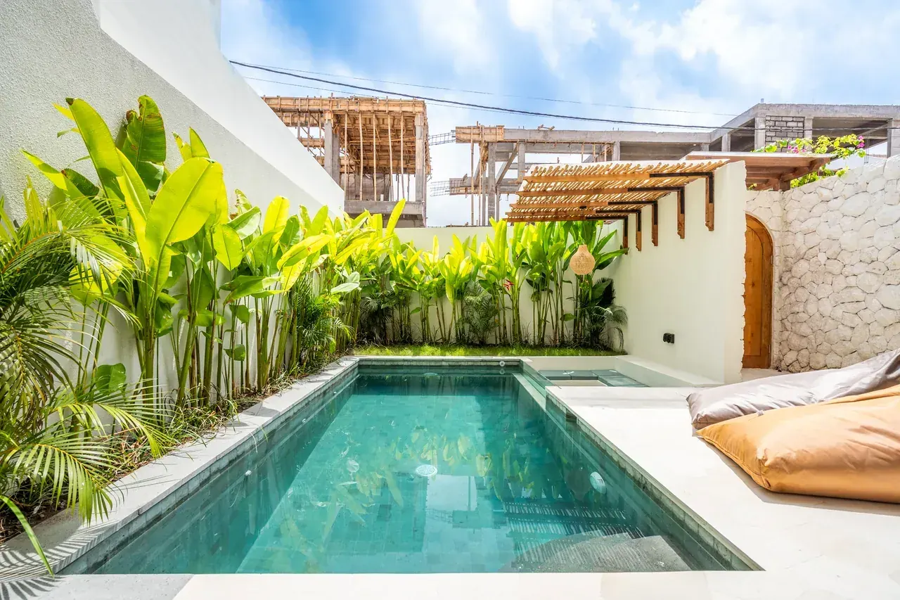 Villa Jucca — Piscina
